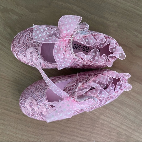 Pink glitter baby shoes•••Flats with Maryjane strap & lace ribbon detail,  NWOT - Picture 3 of 6